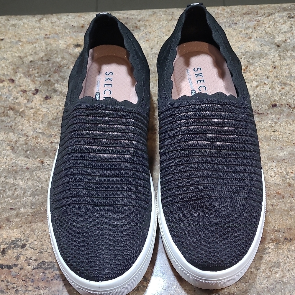 Skechers Poppy Breezy Black/White Slip On Sneakers Size EU 39.5 / US 9.5